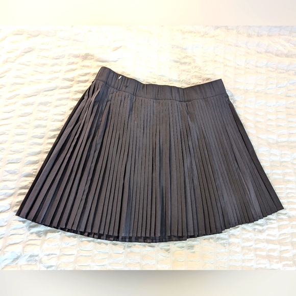 Swing Control Golf Large Pleated Skort - Picture 3 of 10
